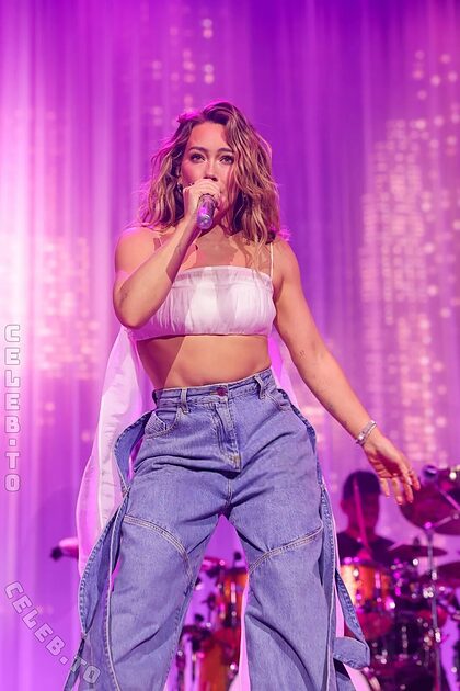 Hillary Duff nude photo #63