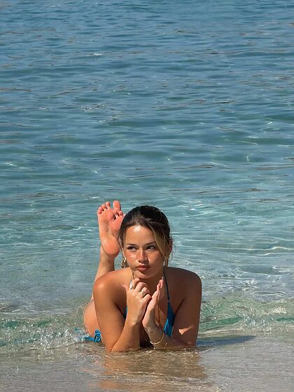 Isabelle Clarke nude photo #24