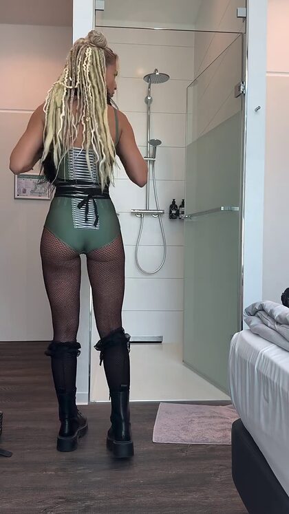 Isi Glück nude photo #101