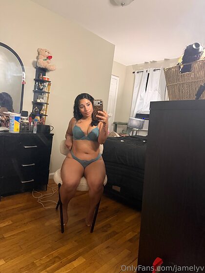 Jamely Vargas nude photo #4