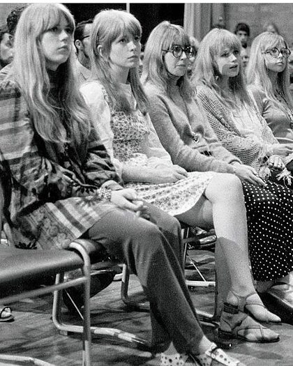 Jane Asher nude photo #10