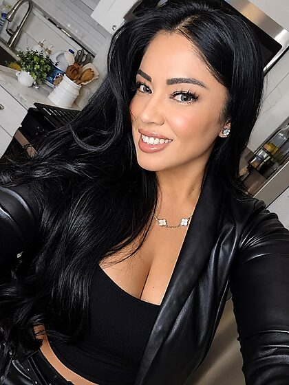 Janet Brito nude photo #2