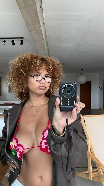 Julia Bhering nude photo #2
