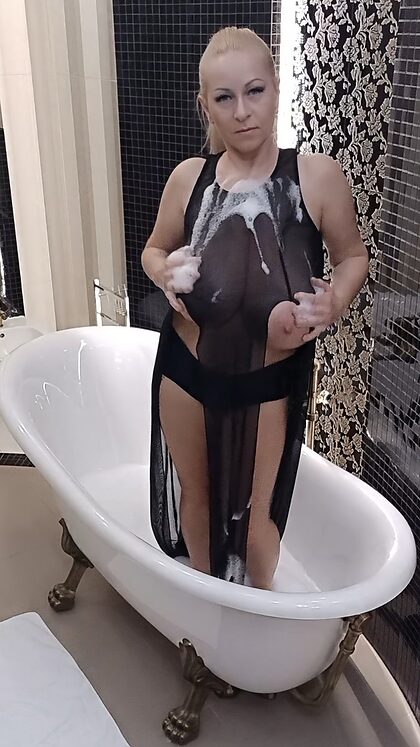 Julia Sonnet nude photo #16