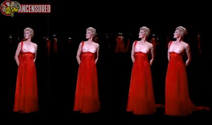 Julie Andrews nude photo #3