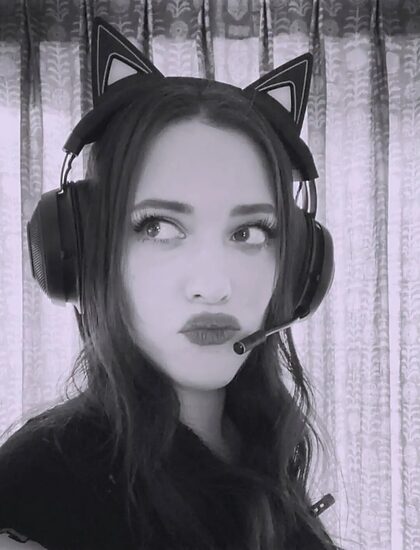 Kat Dennings nude photo #32
