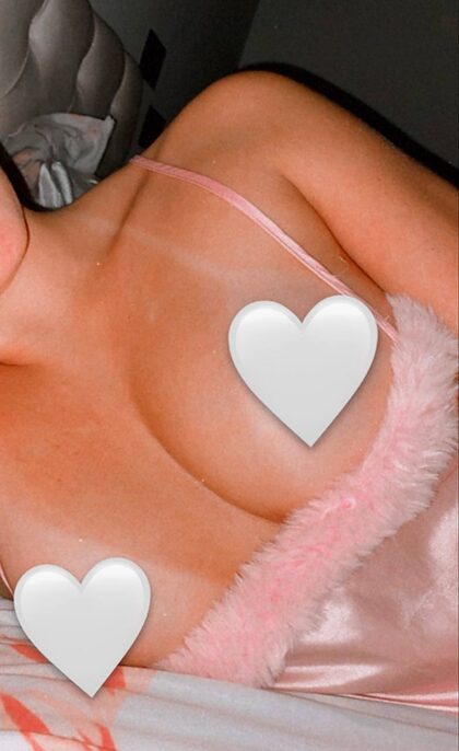 Kathleen Gomes nude photo #28
