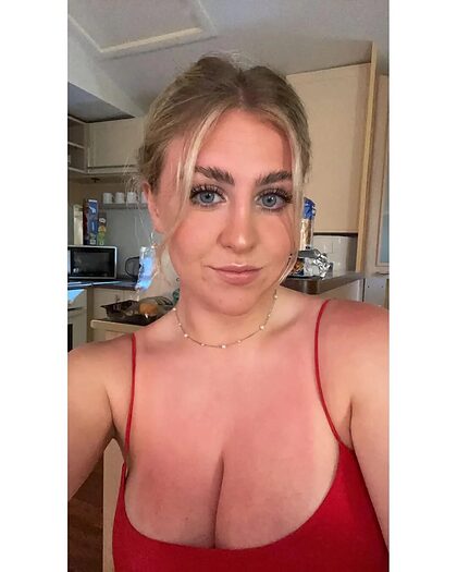 Katie G nude photo #6