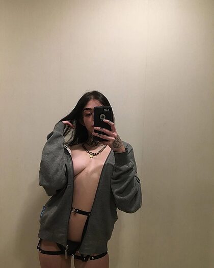katieeeeeeeee nude photo #3