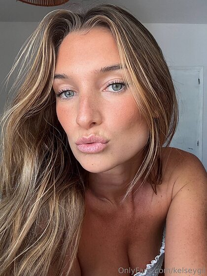 Kelsey Gil nude photo #8