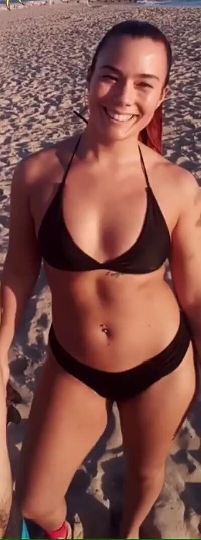 Killer Kelly nude photo #4