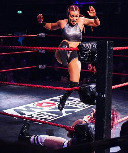 Killer Kelly nude photo #24