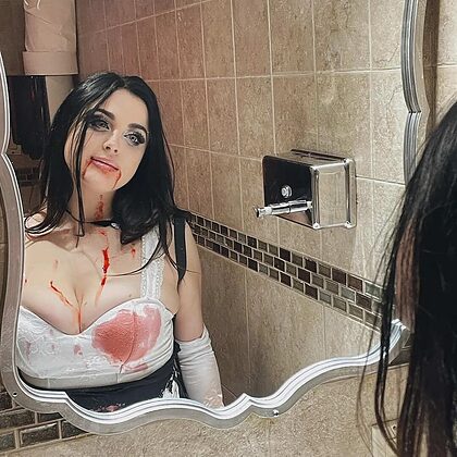 Kirsten D nude photo #4