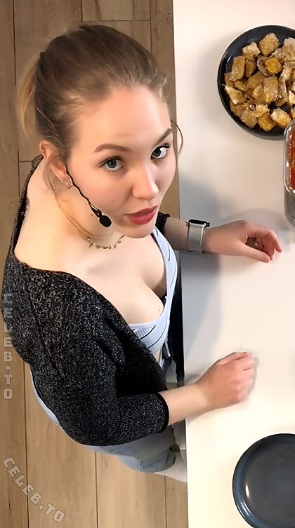 Krissi nude photo #1