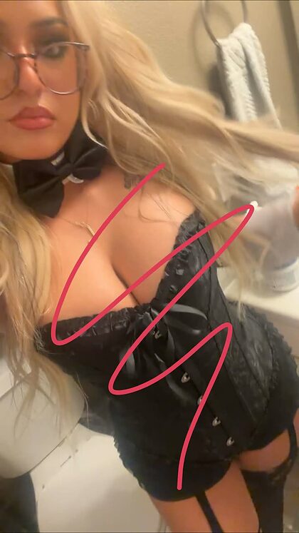 ladyybugloverr nude photo #1