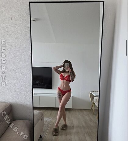 Lara.uth nude photo #112