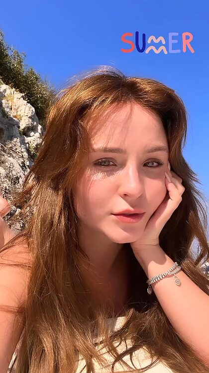 Larissa Manoela nude photo #79