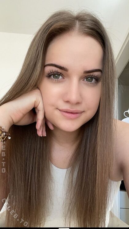 Lau13raa nude photo #2