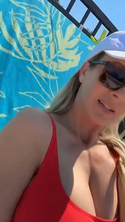 Laura Sanko nude photo #1