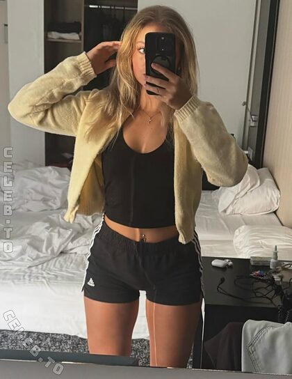 Laura.hsmr nude photo #58