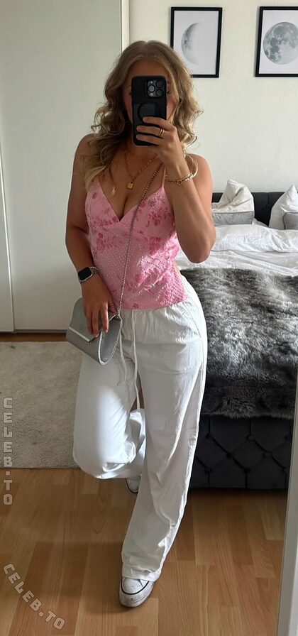Laura.hsmr nude photo #59