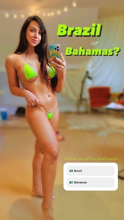 Lauryn nude photo #1
