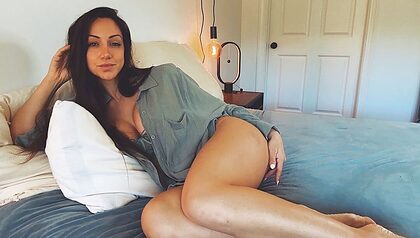 Lauryn nude photo #10
