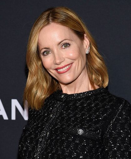 Leslie Mann nude photo #2