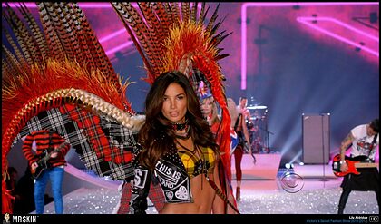 Lily Aldridge nude photo #17