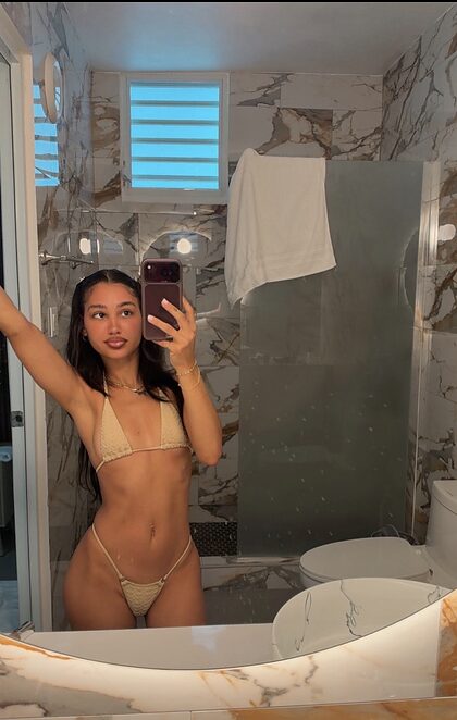 littleolmeee nude photo #4
