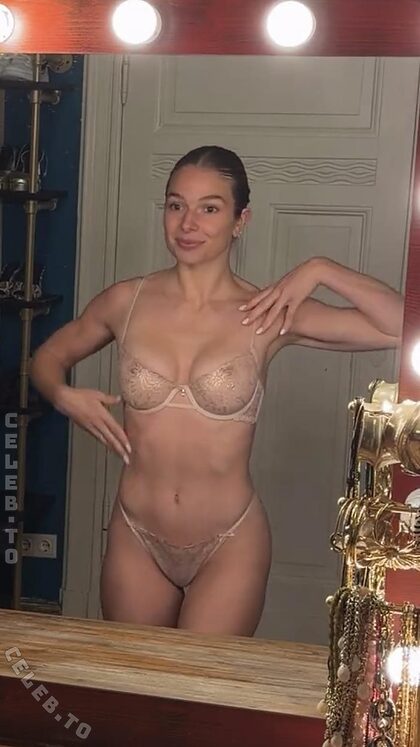 Lola Weippert nude photo #256