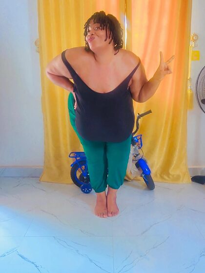 Lolo Muna nude photo #2