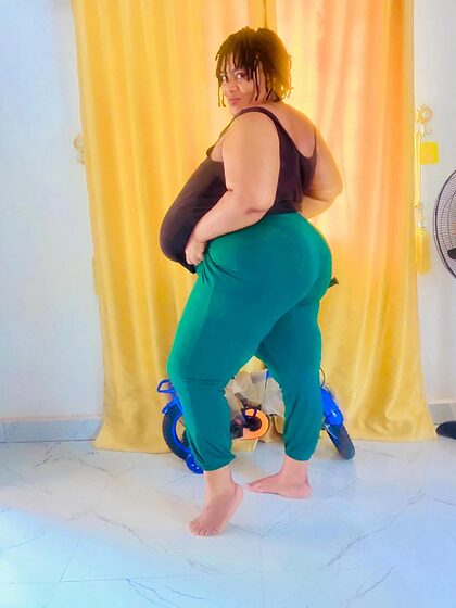 Lolo Muna nude photo #3