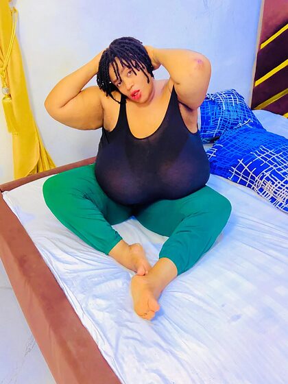 Lolo Muna nude photo #4
