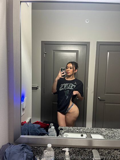 Lovelykiiim nude photo #16