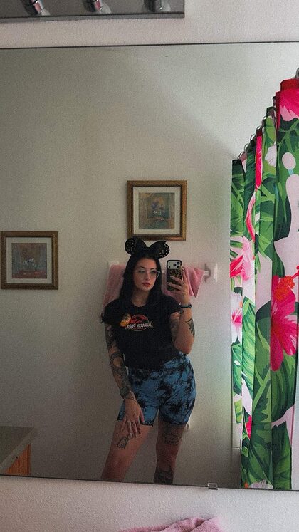 m0thgirll nude photo #10