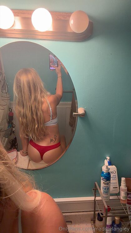 Maddielangley nude photo #7