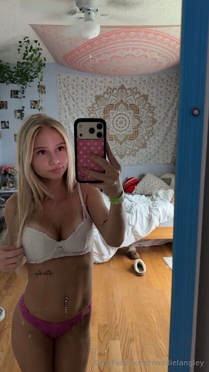 Maddielangley nude photo #12