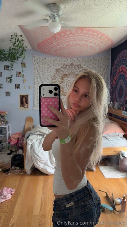 Maddielangley nude photo #13