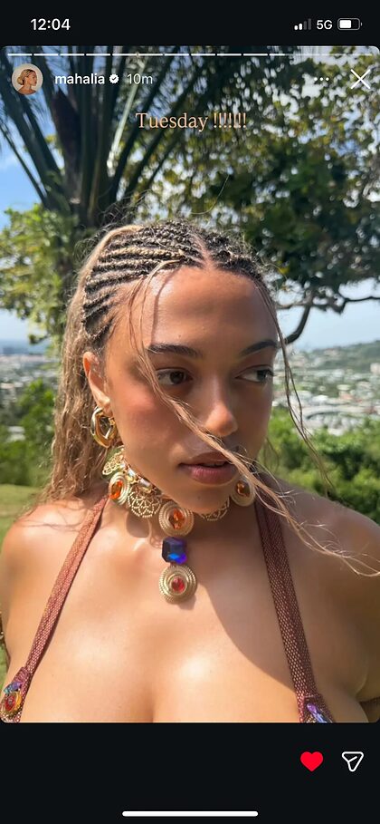 Mahalia nude photo #2