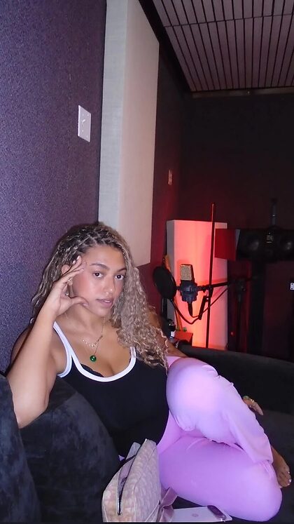 Mahalia nude photo #28