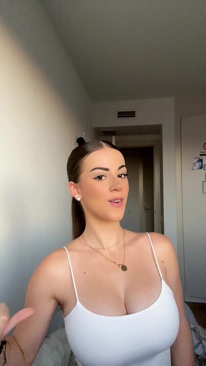 Maura D nude photo #10