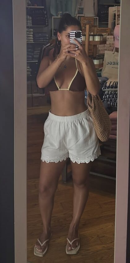 Maya Desrochers nude photo #9