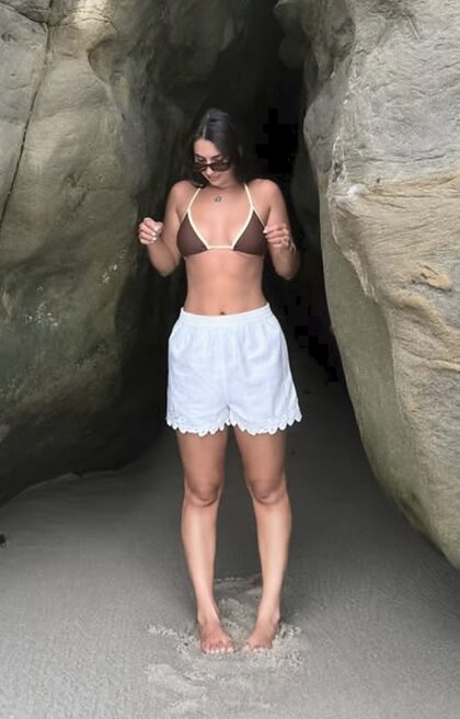 Maya Desrochers nude photo #10