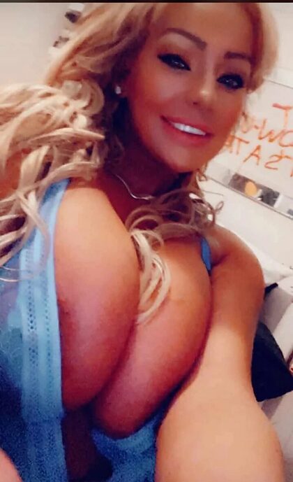 Meegz Nelson UK nude photo #8