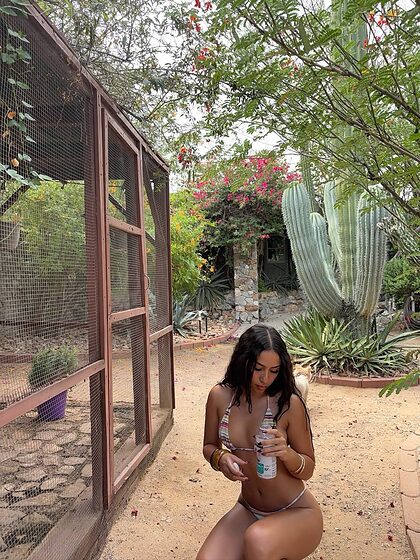 Melissa Estrella nude photo #2