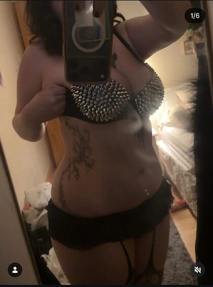 Miah nude photo #7