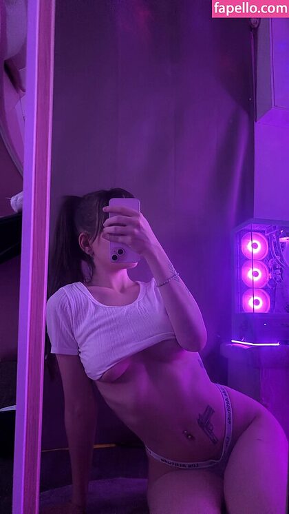MielBTBF nude photo #7