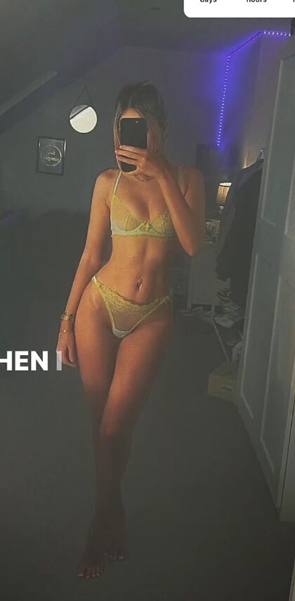 Molly Quirke nude photo #4