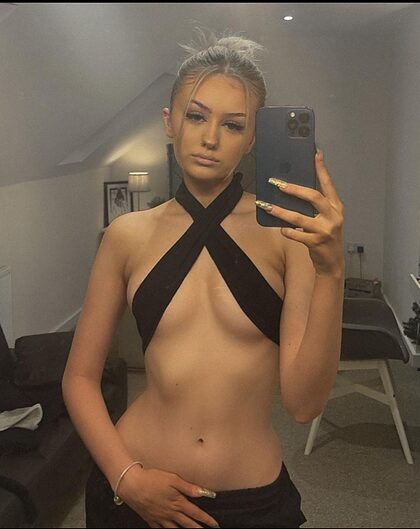 Molly Quirke nude photo #7